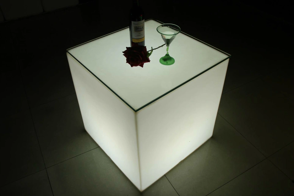 Rigeba Hot Sale Different Size LED Shining Battery Powered Cube for Party Events